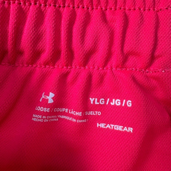 Under Armour Pink HeatGear Shorts Size Youth Large in Excellent Condition - Picture 3 of 4